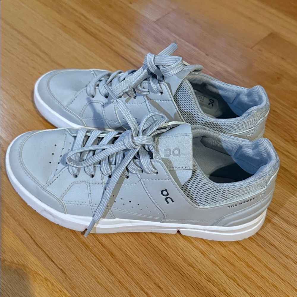 On Cloud Light Gray Sneakers The Roger